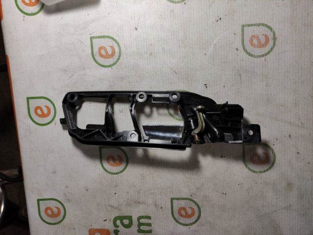 Ручка передней двери внутренняя, левая 6Q0837173G VAG