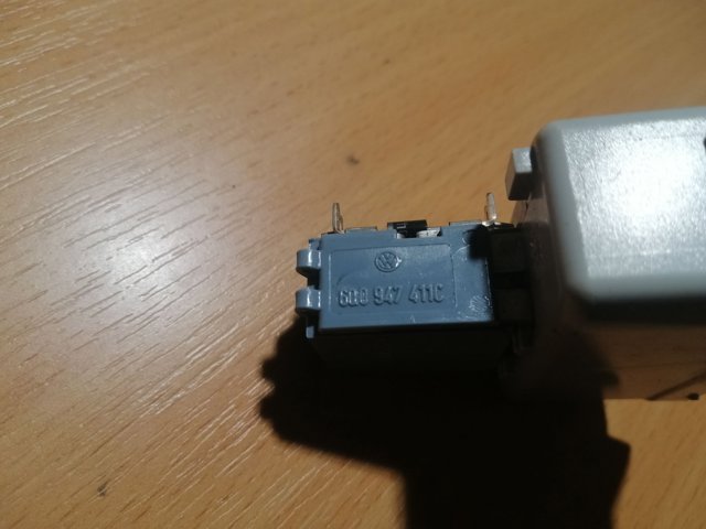 Лампа подсветки в двери, передней правой 6Q0947411C VAG