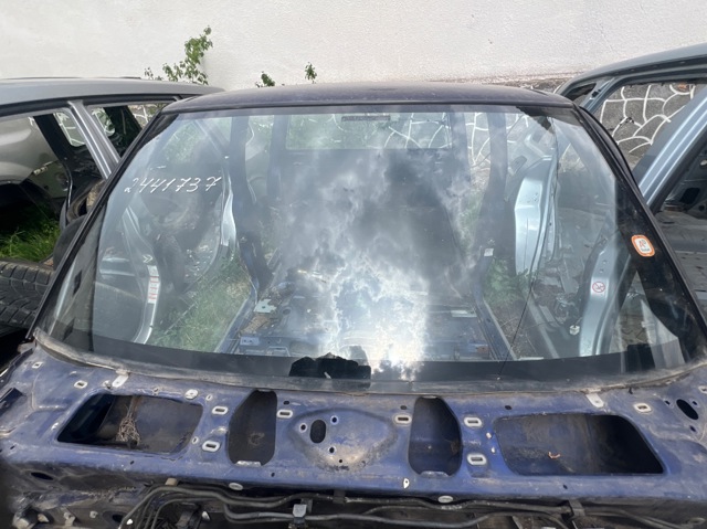 Переднее стекло 727121S515 NISSAN