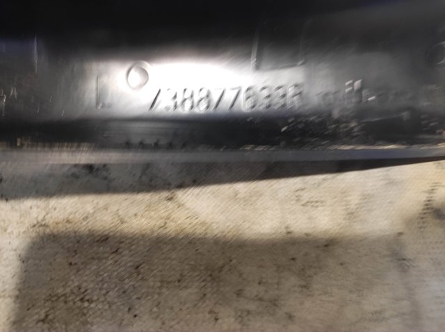 Заглушка рельсы/рейлинга багажника крыши, задняя левая 738877633R RENAULT
