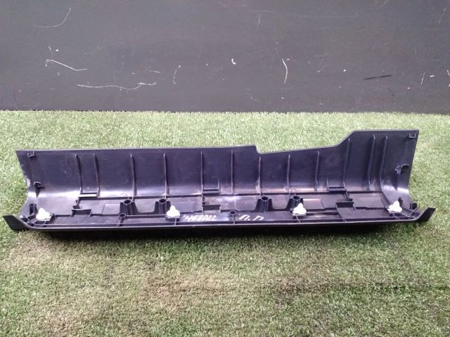 76951JG00A Накладка дверного порога внутренняя передняя правая купить Ужгород