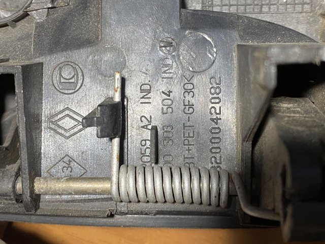 RENAULT 7700303504 Ручка двери боковой (сдвижной) наружная правая в наличии Николаев