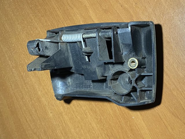 RENAULT 7700303504 Ручка двери боковой (сдвижной) наружная правая в наличии Чернигов