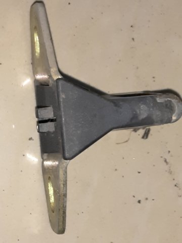 7700352451 RENAULT Петля-зацеп (ответная часть) замка двери задней распашной левый нижний купить в Житомир