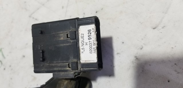 Правый подрулевой переключатель  7701047257 RENAULT
