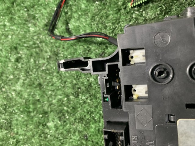 7701069597 RENAULT Правый подрулевой переключатель купить в Украина