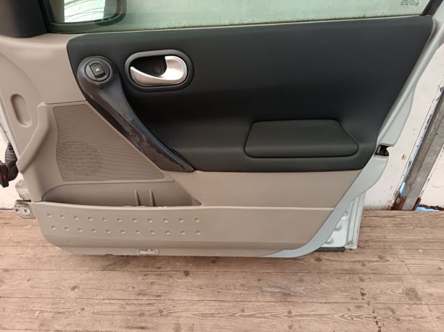 Пассажирская передняя дверь 7751473729 RENAULT