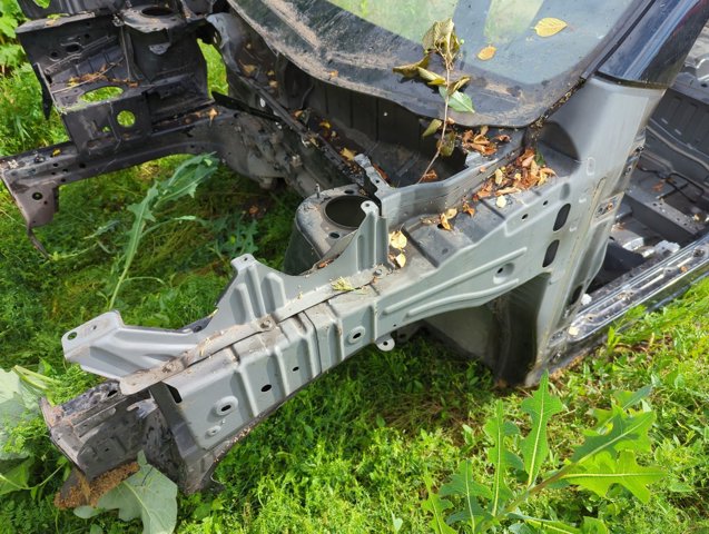 NISSAN 79110JG000 Панель багажного отсека задняя в наличии Киев