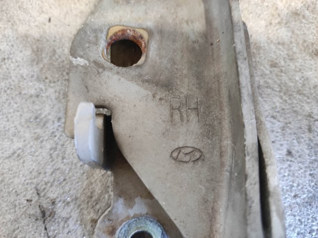 79420H1000 HYUNDAI Петля капота правая купить в Ирпень