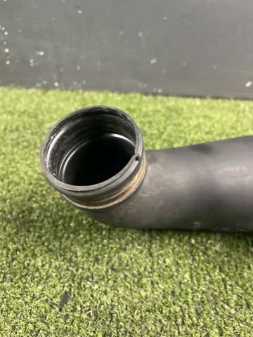 Патрубок воздушный, выход воздушного фильтра 7L0128533 VAG