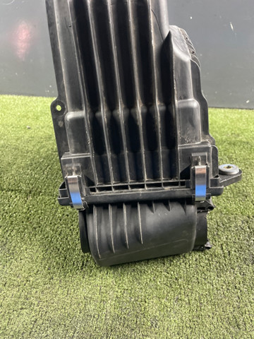 7L0128607 VAG Корпус воздушного фильтра левый купить в Запорожье