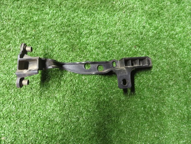 7L0805733 Кронштейн передней панели левый купить Черкассы