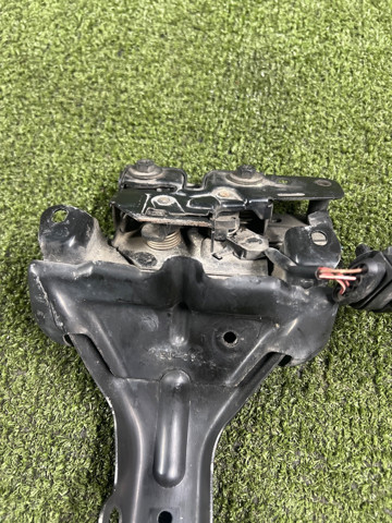VAG 7L0805799C Кронштейн замка капота в наличии Кривой Рог