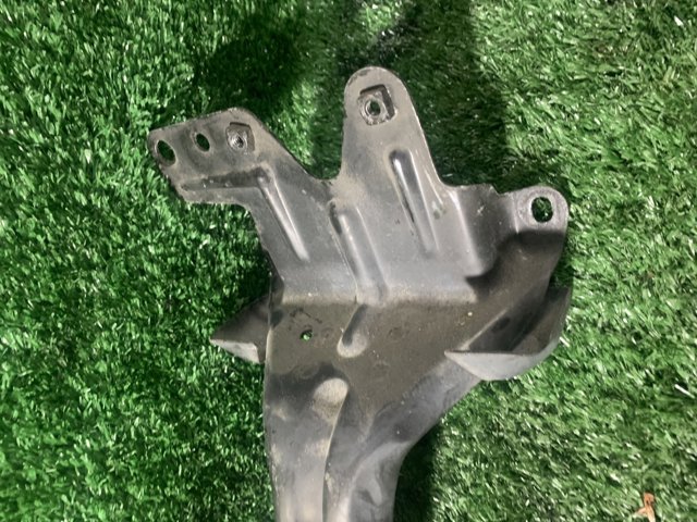 7L0805799D Кронштейн замка капота купить Каменское