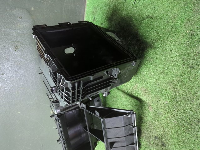 7L0819096 VAG Корпус радиатора кондиционера (салонный испаритель) купить в Черкассы