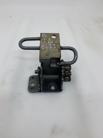 Петля водительской двери 7L0831411 VAG