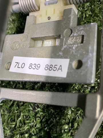VAG 7L0839885A Держатель наружной ручки двери задней левой в наличии Черновцы