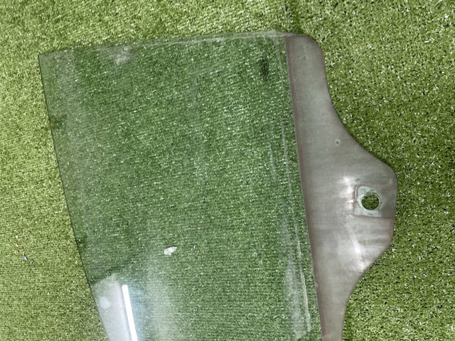 Окно (передней двери) двери 7L0845201F VAG