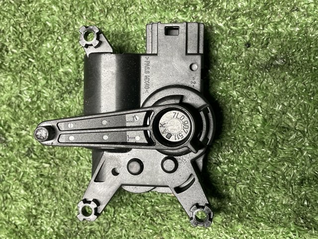 7L0907511A Мотор заслонки рециркуляции воздуха купить Черновцы