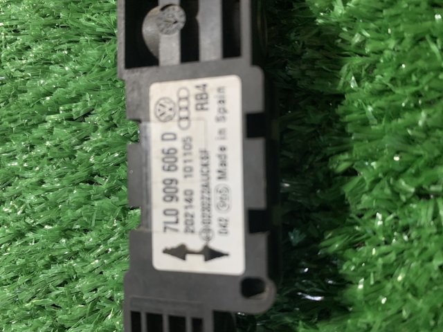 Датчик AIRBAG передний 7L0909606D VAG