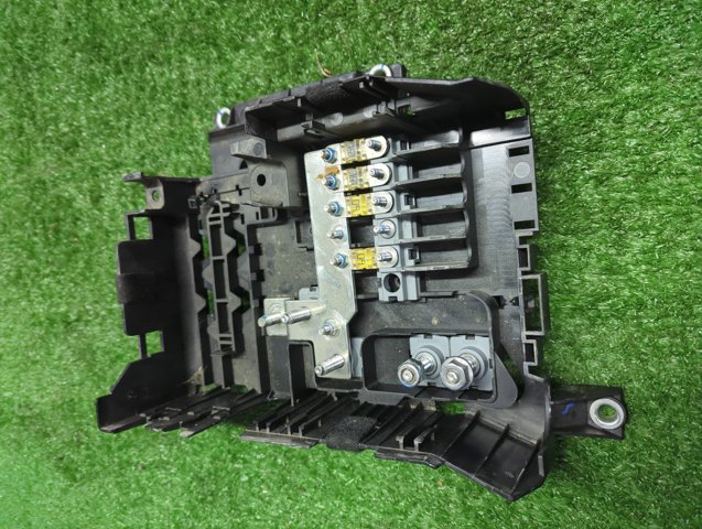 7L0937548C Блок предохранителей задний салонный купить Ужгород