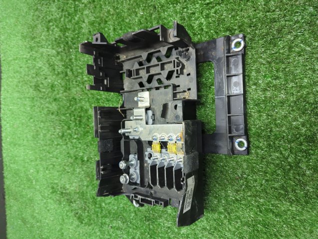 7L0937548C Блок предохранителей задний салонный купить Кривой Рог