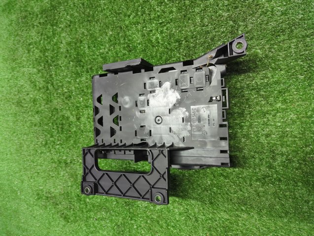 VAG 7L0937548C Блок предохранителей задний салонный в наличии Ирпень