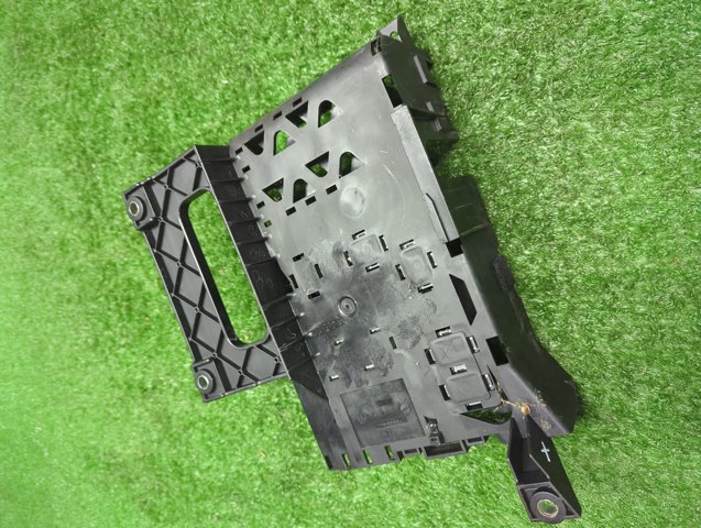 7L0937548C Блок предохранителей задний салонный купить Павлоград