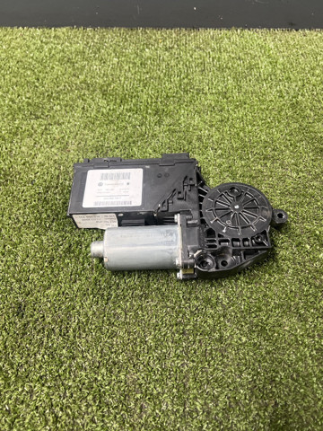 7L0959704D Мотор стеклоподъемника двери задней правой купить Запорожье