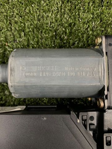 7L0959794 Мотор стеклоподъемника двери задней правой купить Николаев