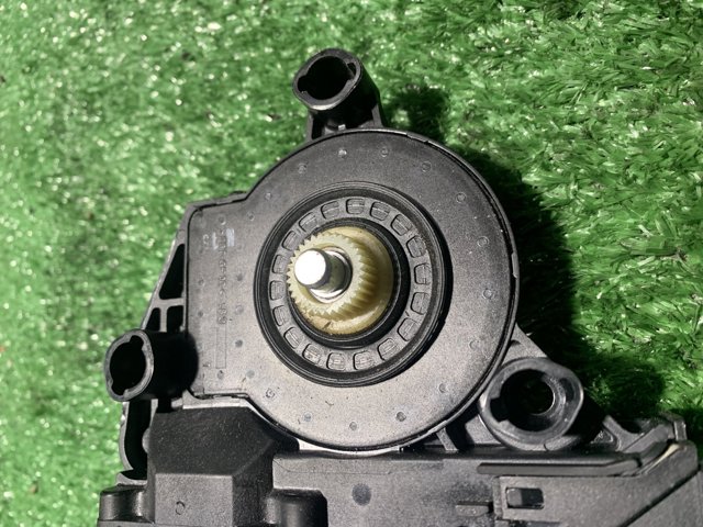VAG 7L0959794A Мотор стеклоподъемника двери задней правой в наличии Чернигов
