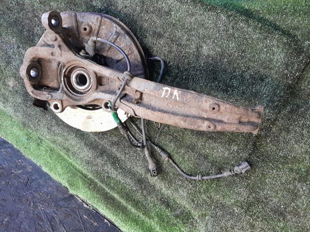 Цапфа поворотная левая 7L6407257A VAG