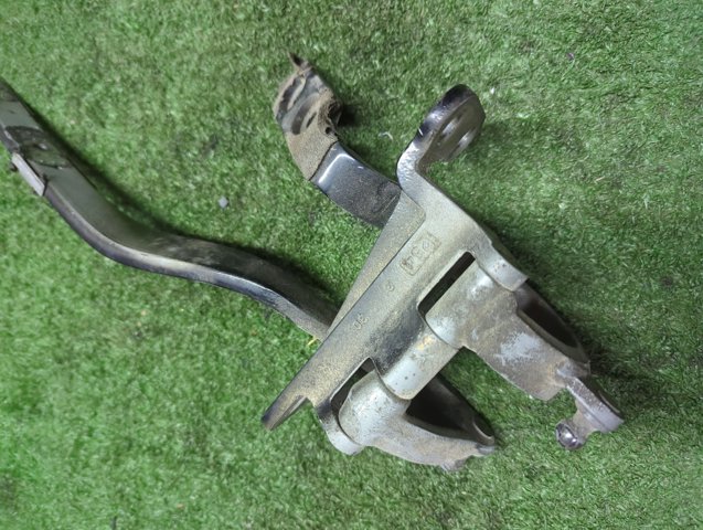 Детали багажника (петли и упор крышки) 7L6827302B VAG