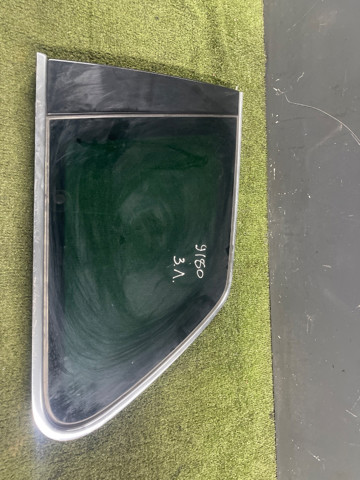 Стекло багажного отсека, левое 7L6845297AS VAG