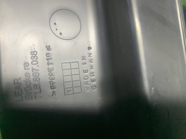Облицовка багажного отсека, правая 7L6867038 VAG