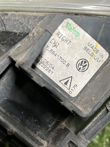 Противотуманка правая 7L6941700B VAG