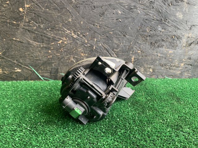 Противотуманка правая 7L6941700F VAG