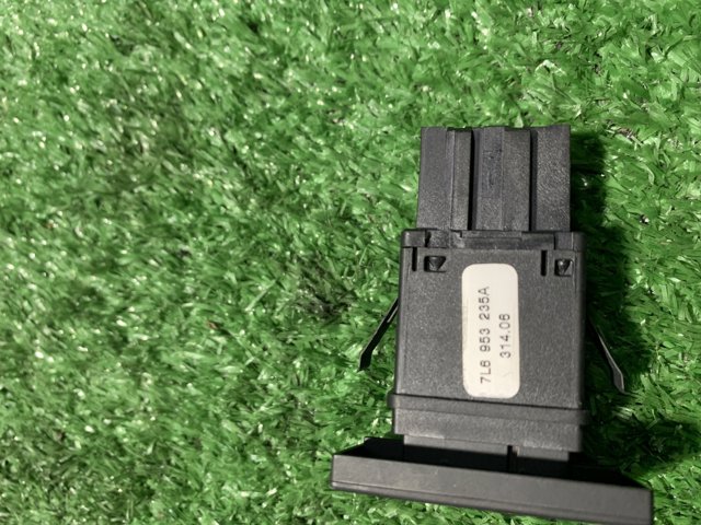 VAG 7L6953235A Кнопка аварийки в наличии Каменское