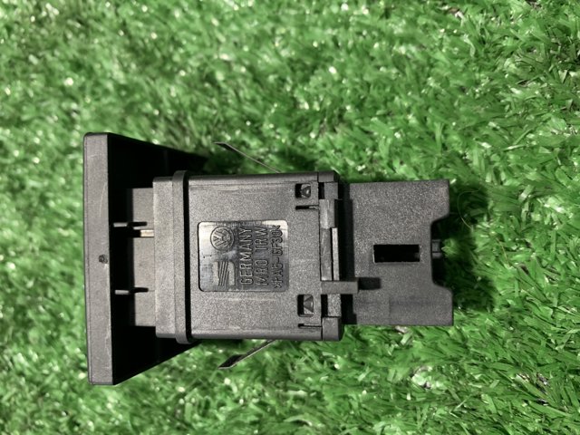 7L6953235A VAG Кнопка аварийки купить в Запорожье