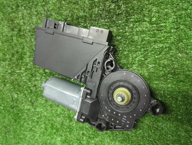 7L6959703 VAG Мотор стеклоподъемника двери задней левой купить в Ужгород
