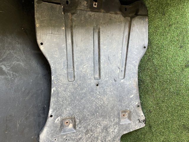 7L8825231A VAG Защита двигателя задняя купить в Николаев