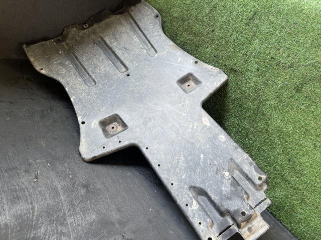 7L8825231A VAG Защита двигателя задняя купить в Винница
