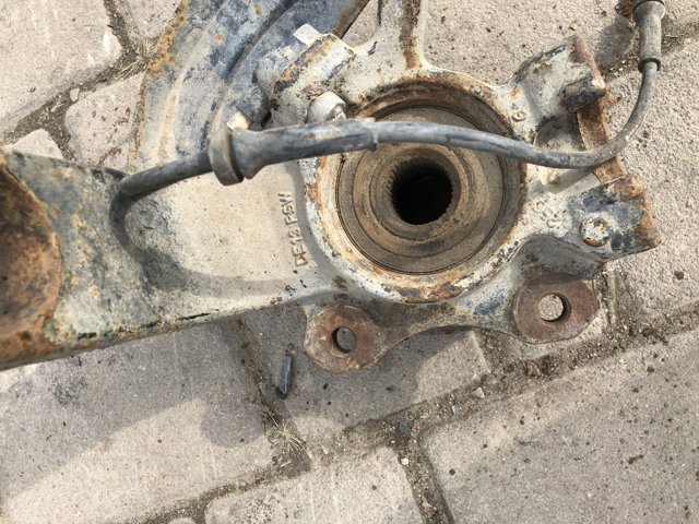 7M0407255G Цапфа передняя левая купить Одесса