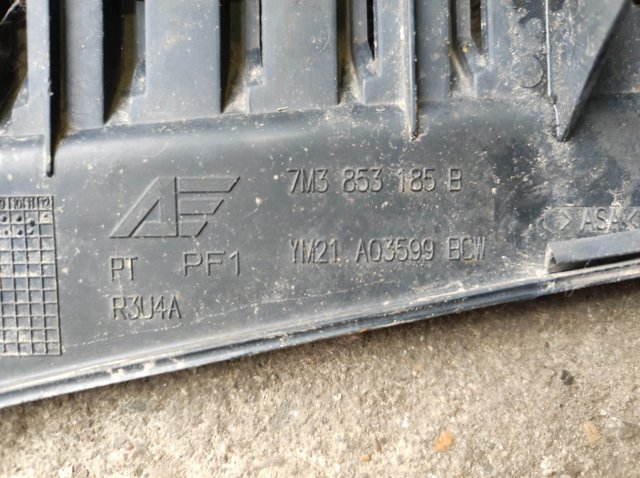 VAG 7M3853185B Решетка дворников в наличии Тернополь