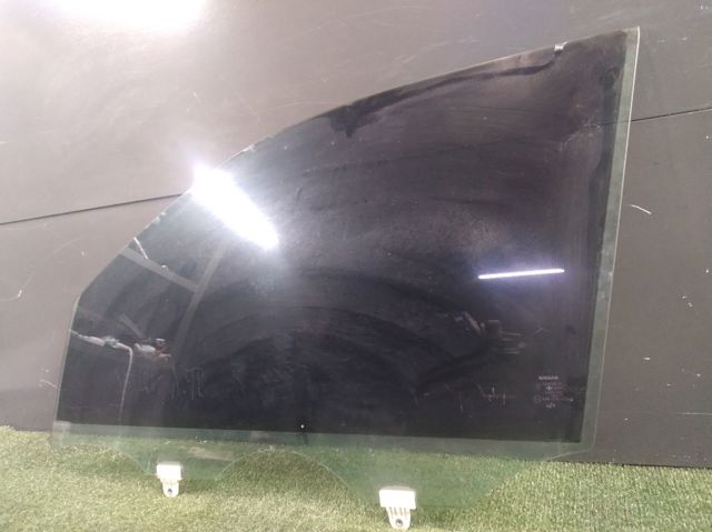 Стекло водительской двери 80301JG000 NISSAN