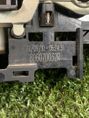 806070032R Держатель наружной ручки двери задней левой купить Кривой Рог