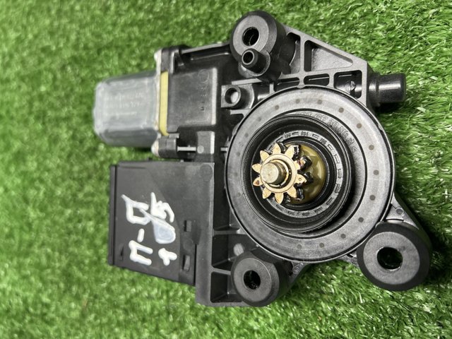 807302741R RENAULT Мотор стеклоподъемника двери передней правой купить в Ужгород