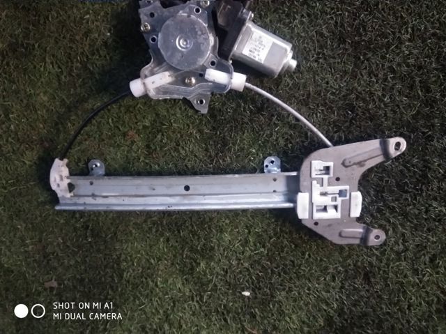 Мотор стеклоподъемника двери задней, левой 8073189915 NISSAN