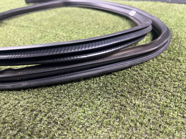 NISSAN 80830JG000 Уплотнитель двери передней правой (на двери) в наличии Харьков