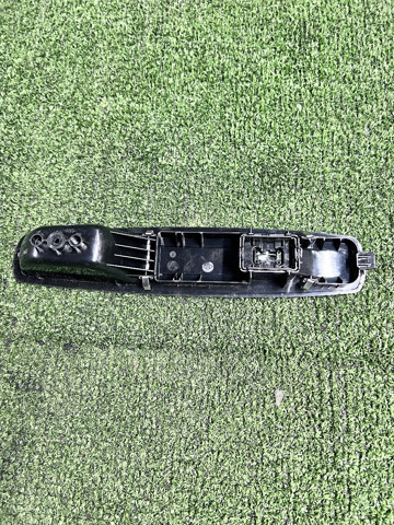 809600018R RENAULT Кнопка включения мотора стеклоподъемника передняя правая купить в Павлоград